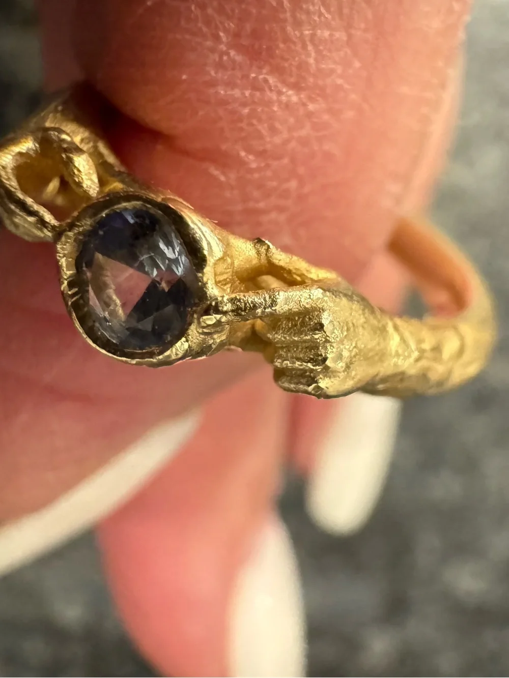 Fraser Hamilton 14k Yellow Gold Cornflower Blue Sapphire Hands  Ring $2500